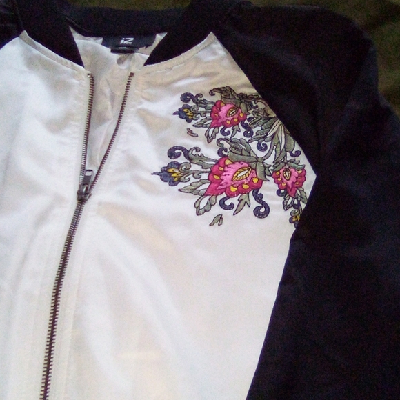 Girls iZ Buyer Jacket - Picture 4 of 8